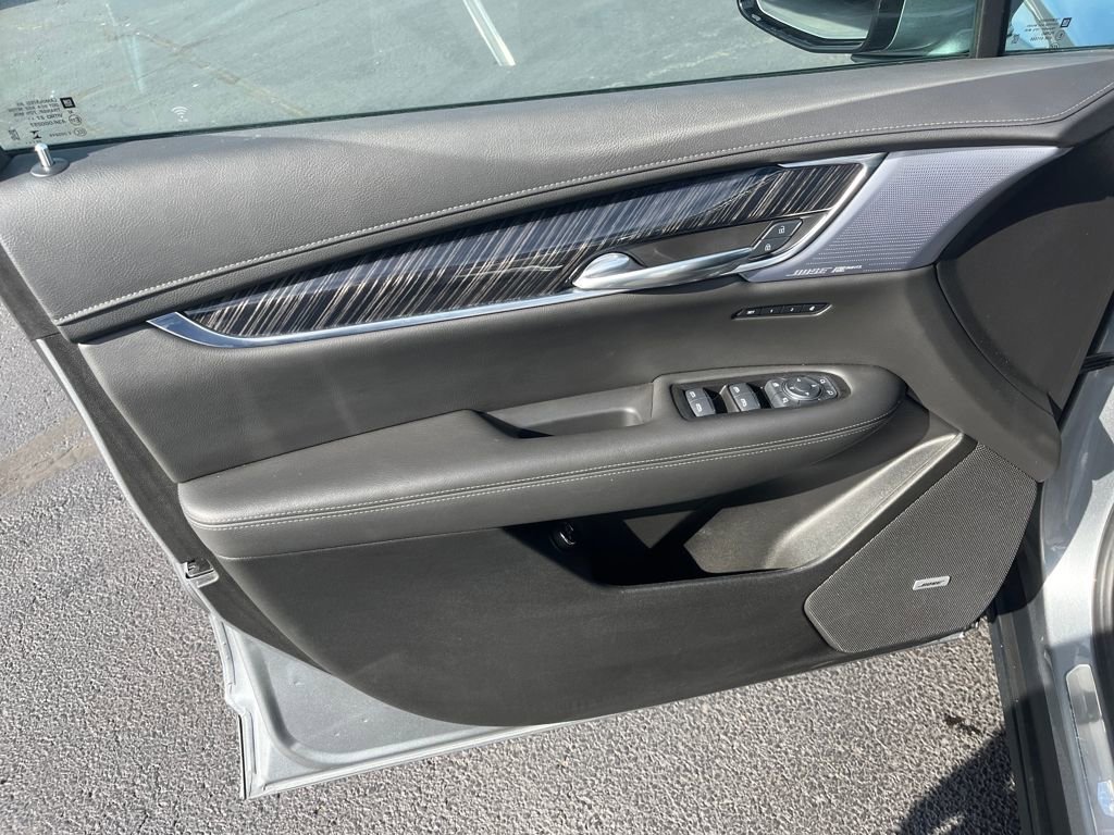 Used 2025 Cadillac XT6 Premium Luxury image 19