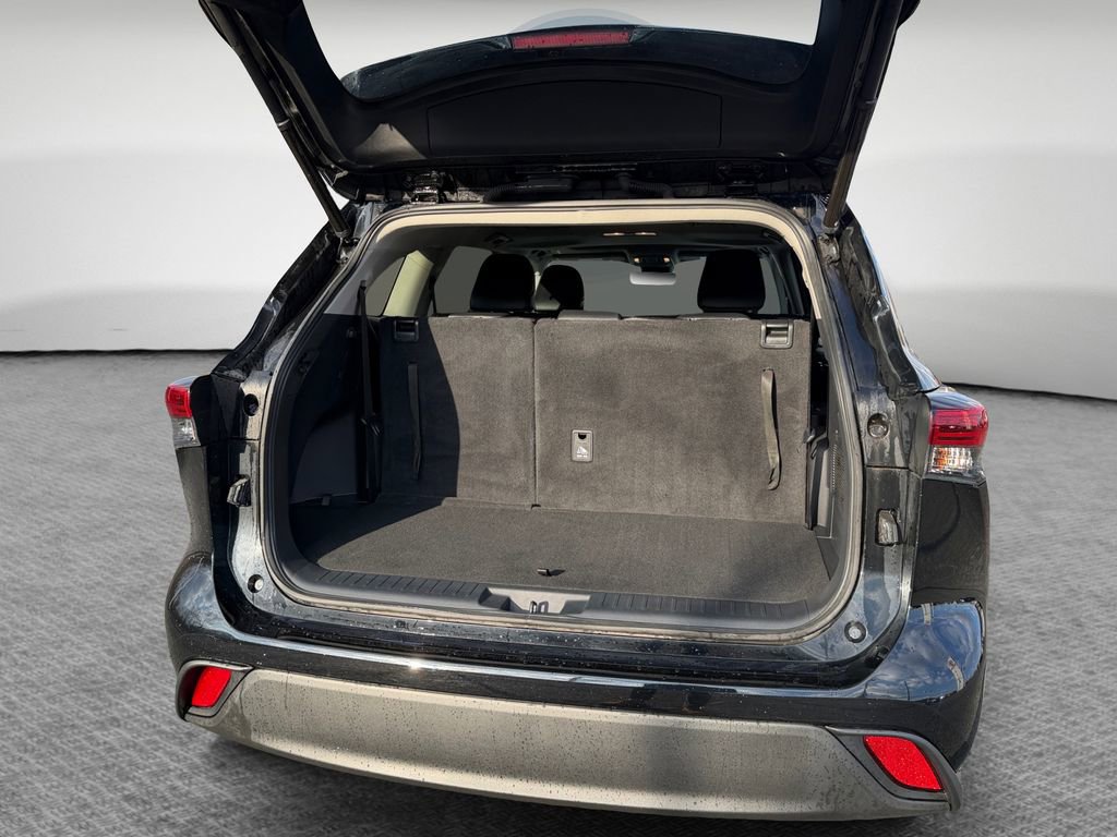 Used 2023 Toyota Highlander XLE image 24