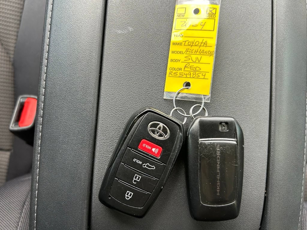 Used 2024 Toyota Highlander LE FWD image 53
