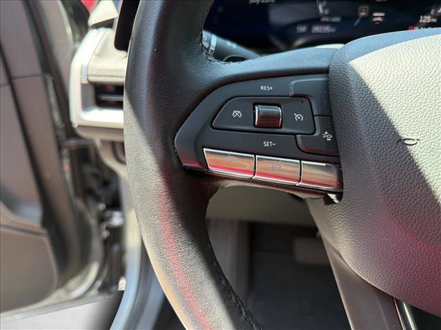 Used 2025 Cadillac XT4 Premium Luxury FWD image 15