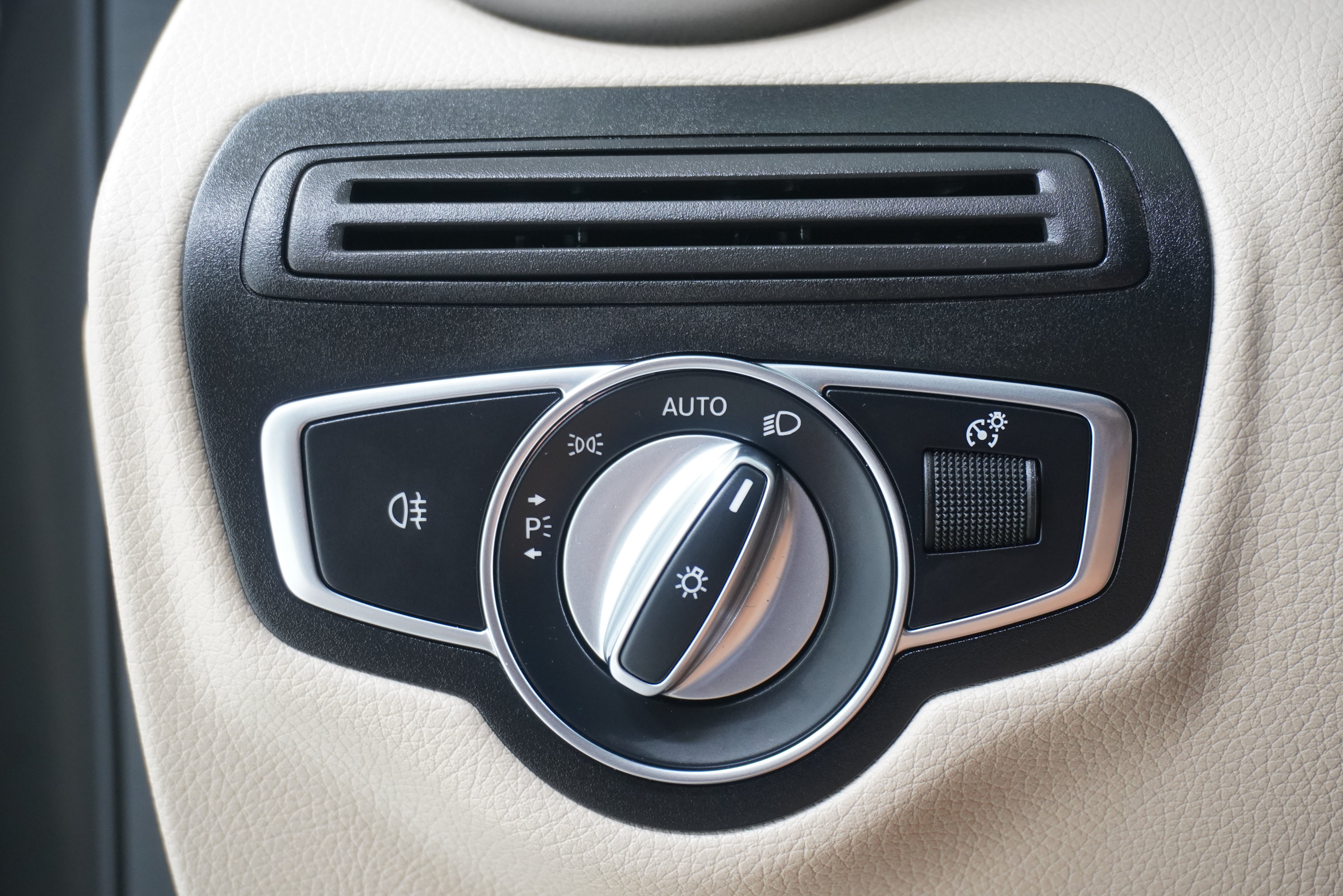 Used 2022 Mercedes-Benz GLC 300 image 22