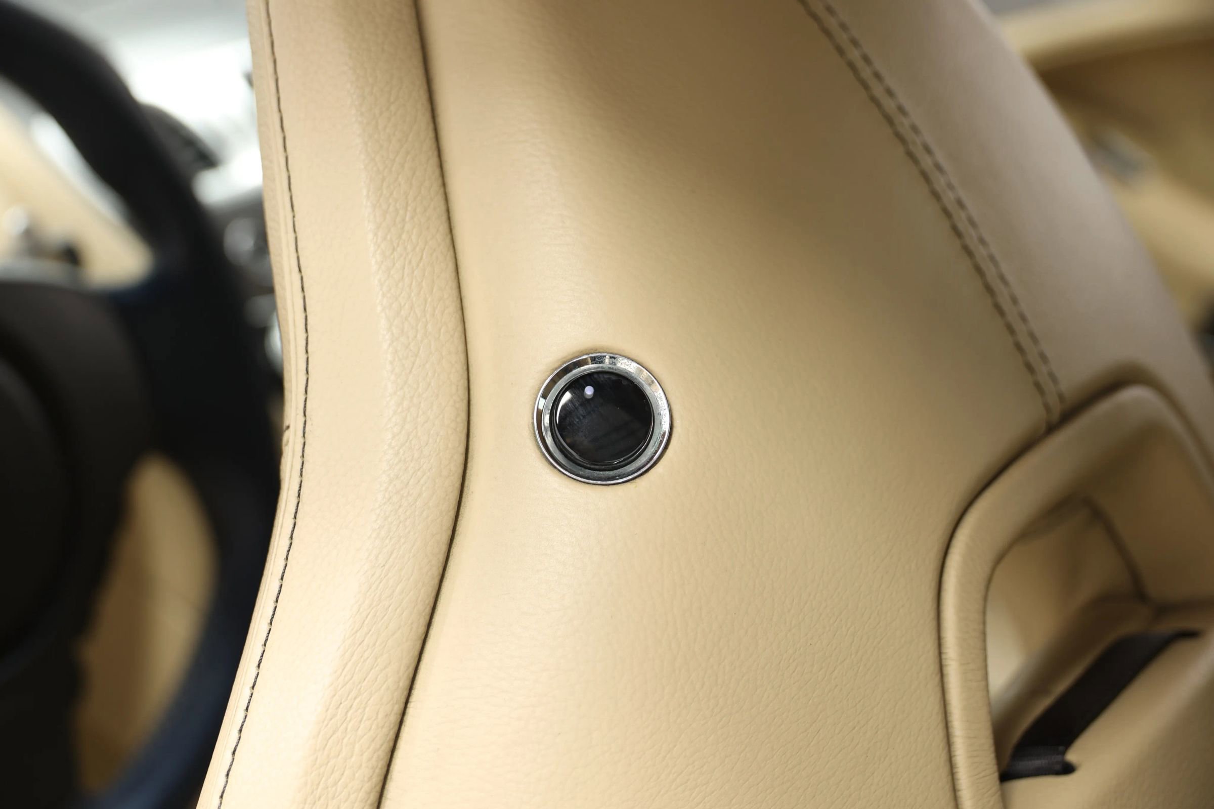 Used 2016 Aston Martin Vanquish Volante image 49