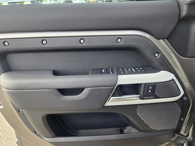 Used 2024 Land Rover Defender 110 SE image 17