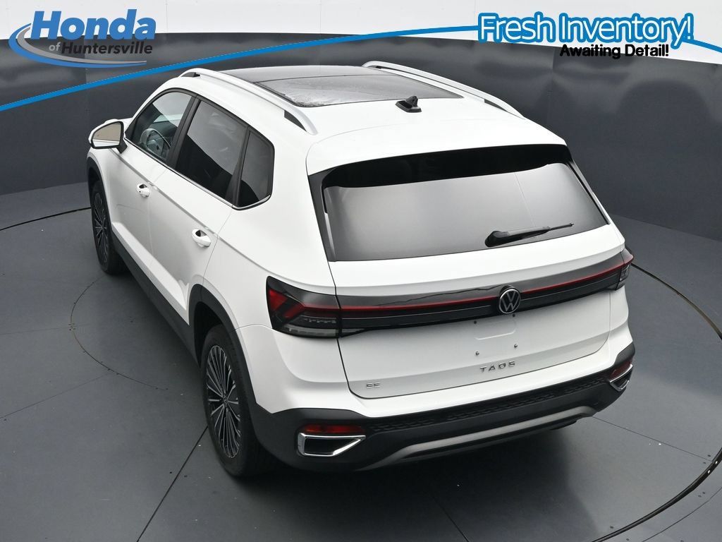 Used 2025 Volkswagen Taos SE w/ Panoramic Sunroof Package FWD image 25