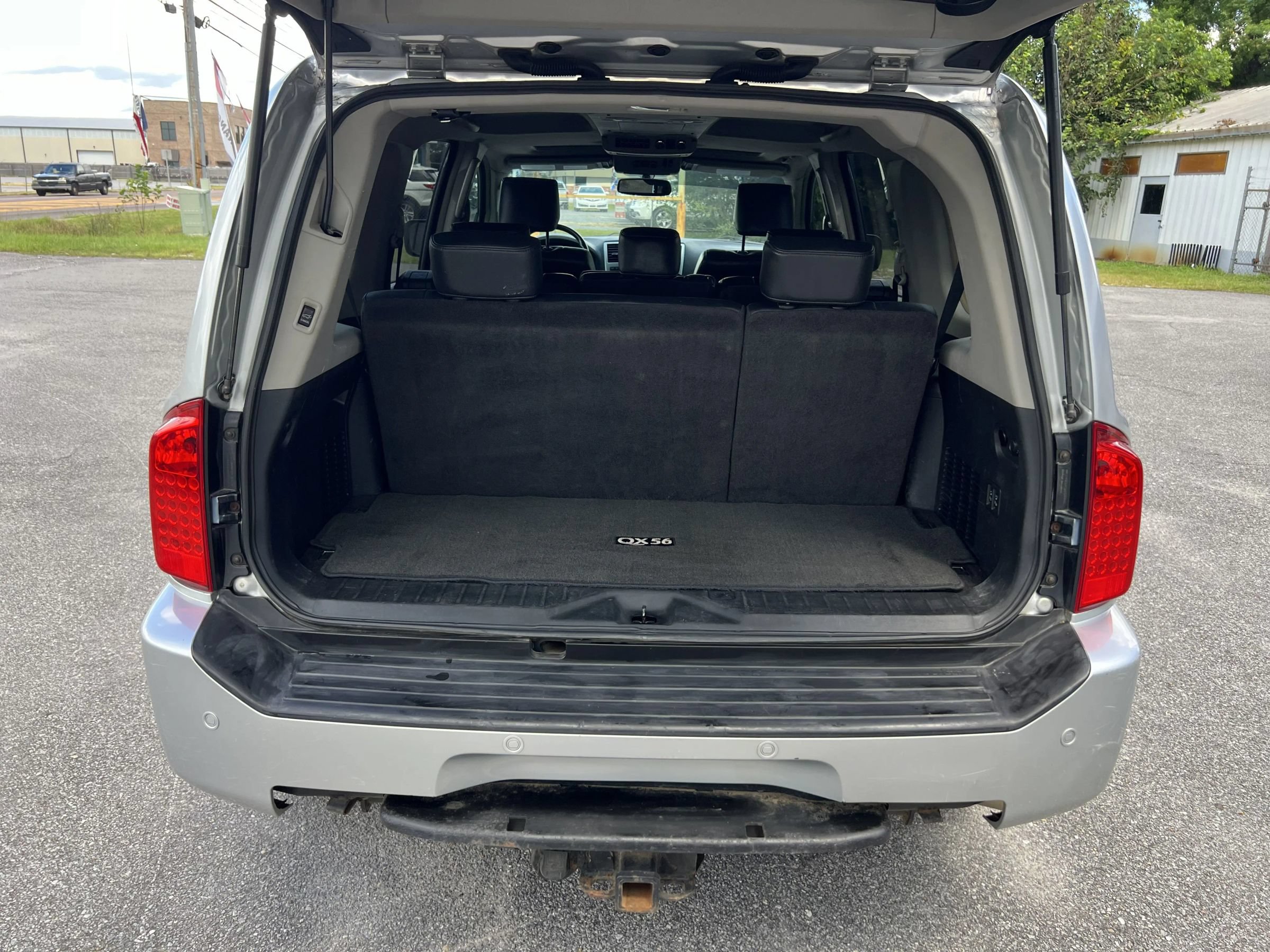 Used 2010 INFINITI QX56 4WD w/ Technology Pkg image 17