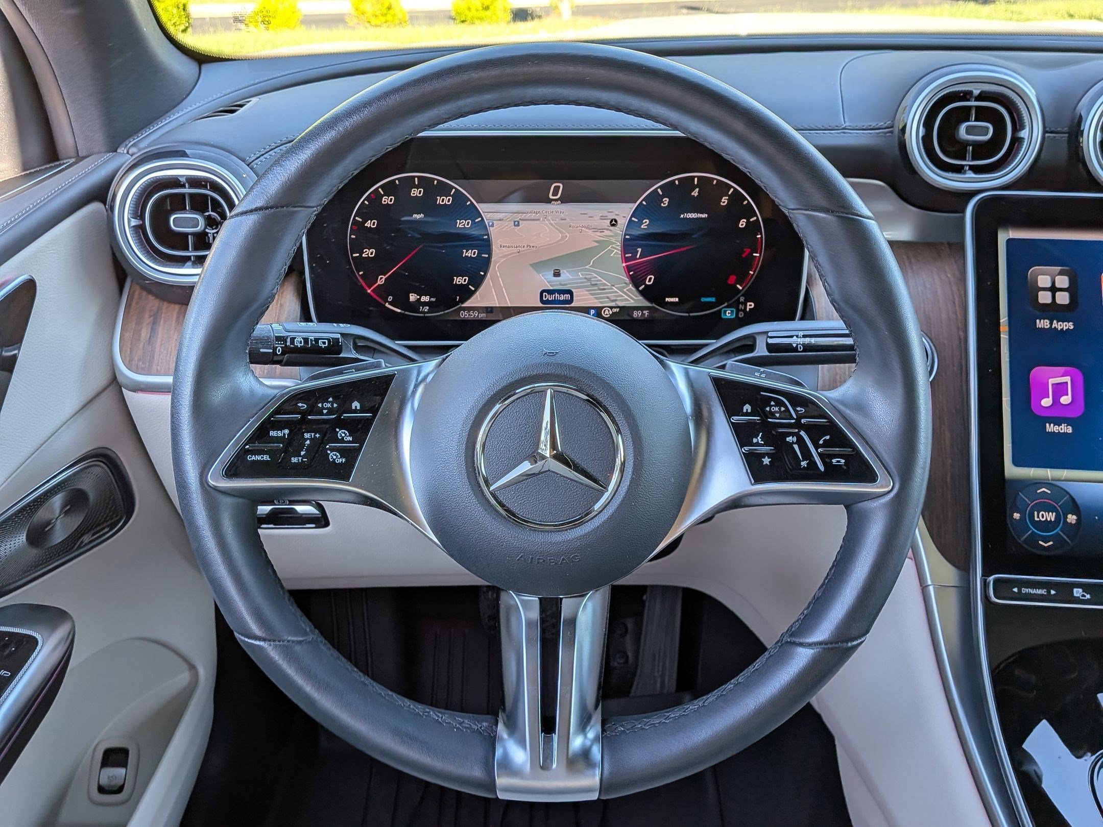 Used 2025 Mercedes-Benz GLC 300 4MATIC image 18