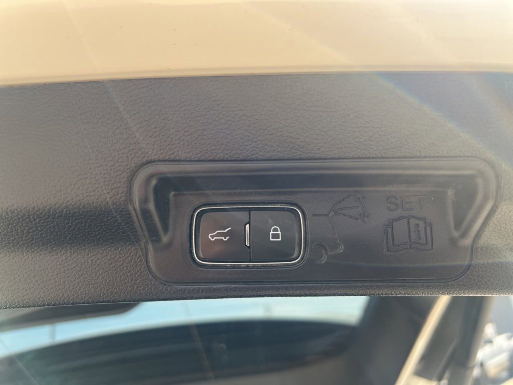 Used 2020 Ford Explorer XLT w/ Equipment Group 202A image 9