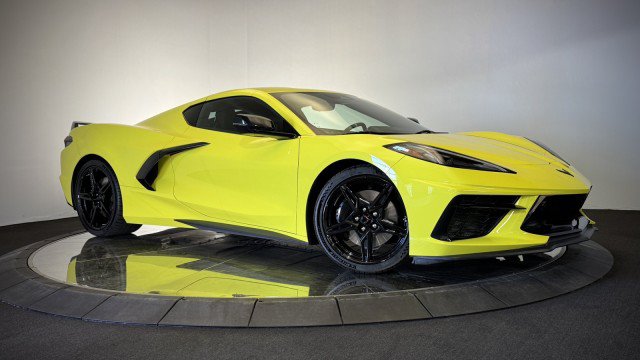 Used 2024 Chevrolet Corvette Stingray Premium Cpe w/ Z51 Performance Package RWD image 2