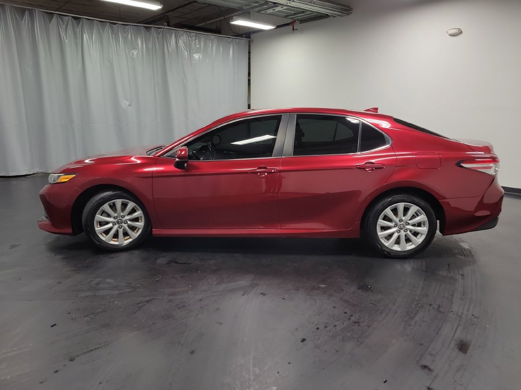 Used 2019 Toyota Camry LE FWD image 5
