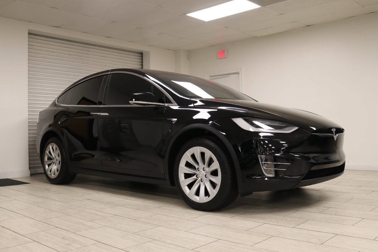 Used 2020 Tesla Model X image 4