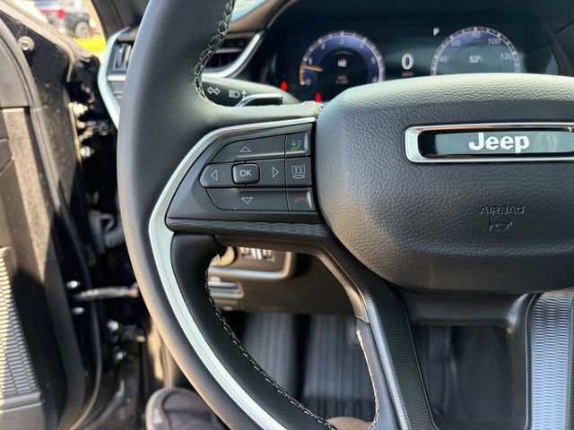 Used 2024 Jeep Grand Cherokee Laredo X AWD/4WD image 14