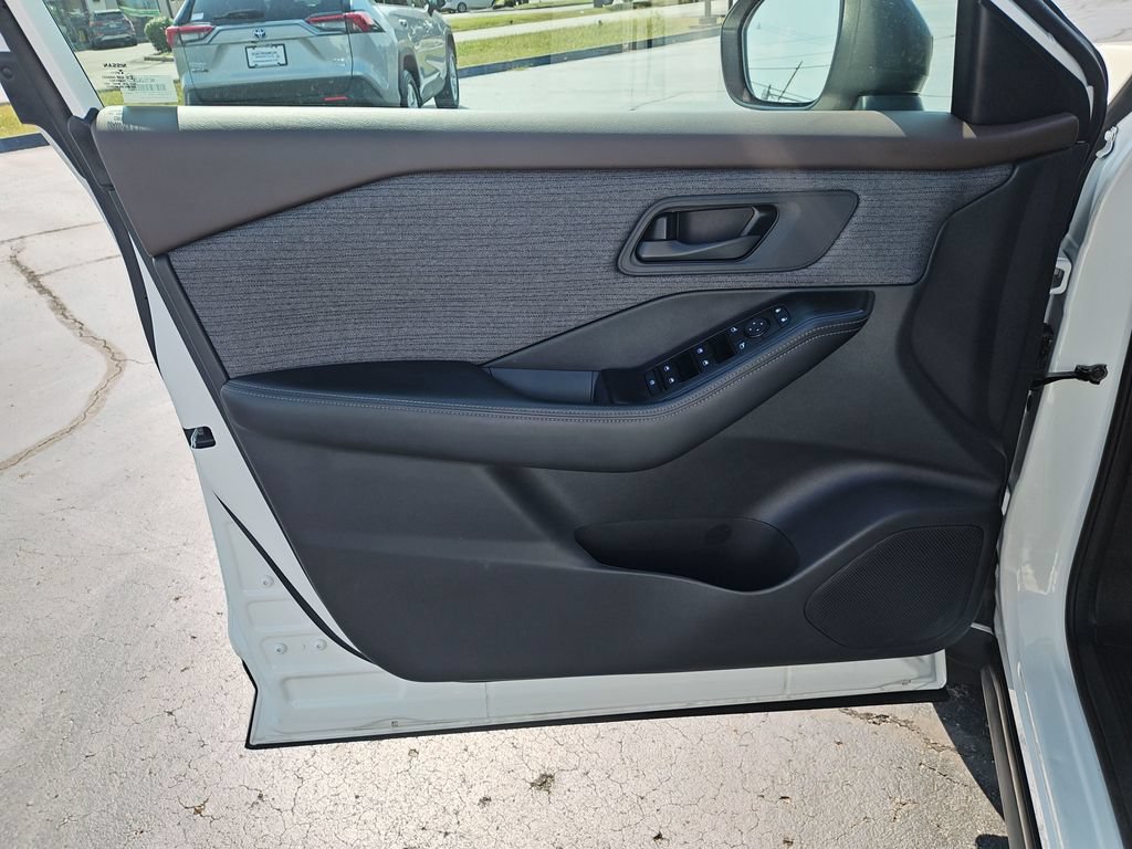 Used 2022 Nissan Rogue S AWD/4WD image 12