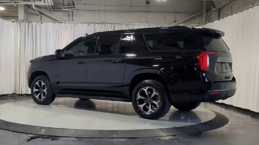 Used 2024 GMC Yukon XL AT4 image 8