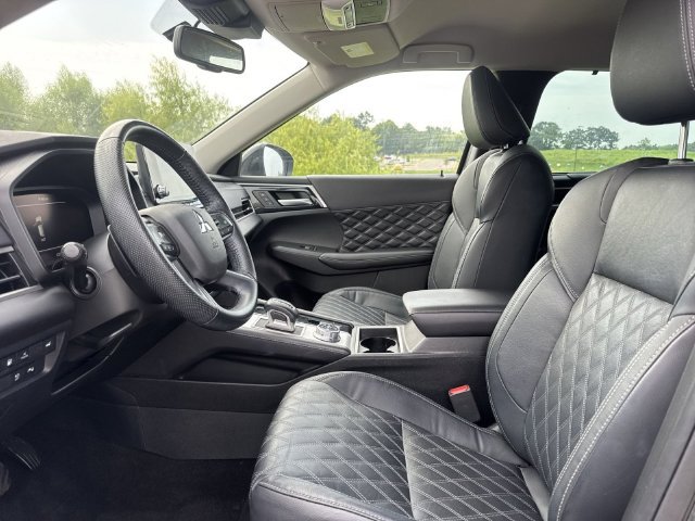 Used 2023 Mitsubishi Outlander SEL AWD/4WD image 17