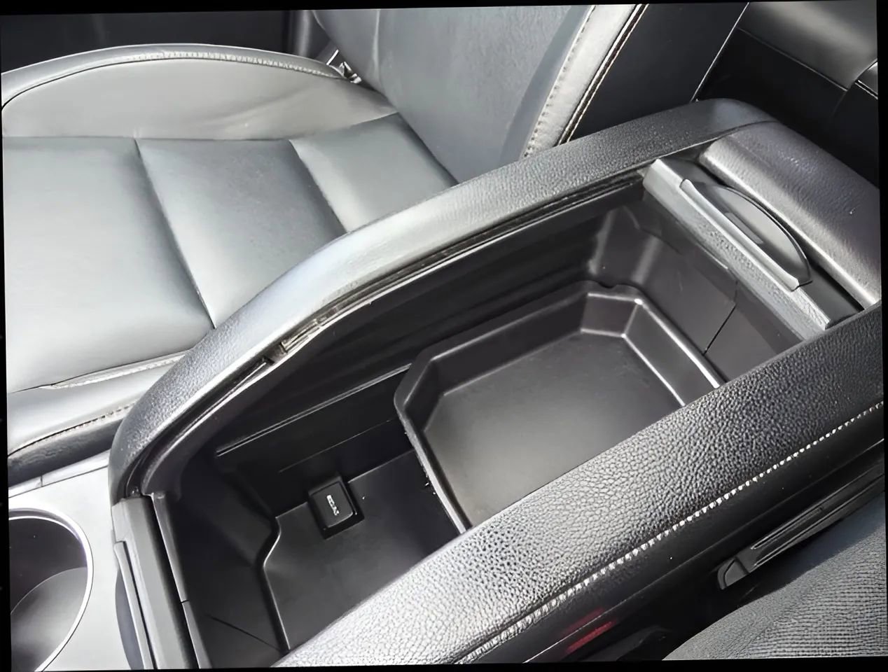 Used 2019 Toyota Highlander XLE AWD/4WD image 35