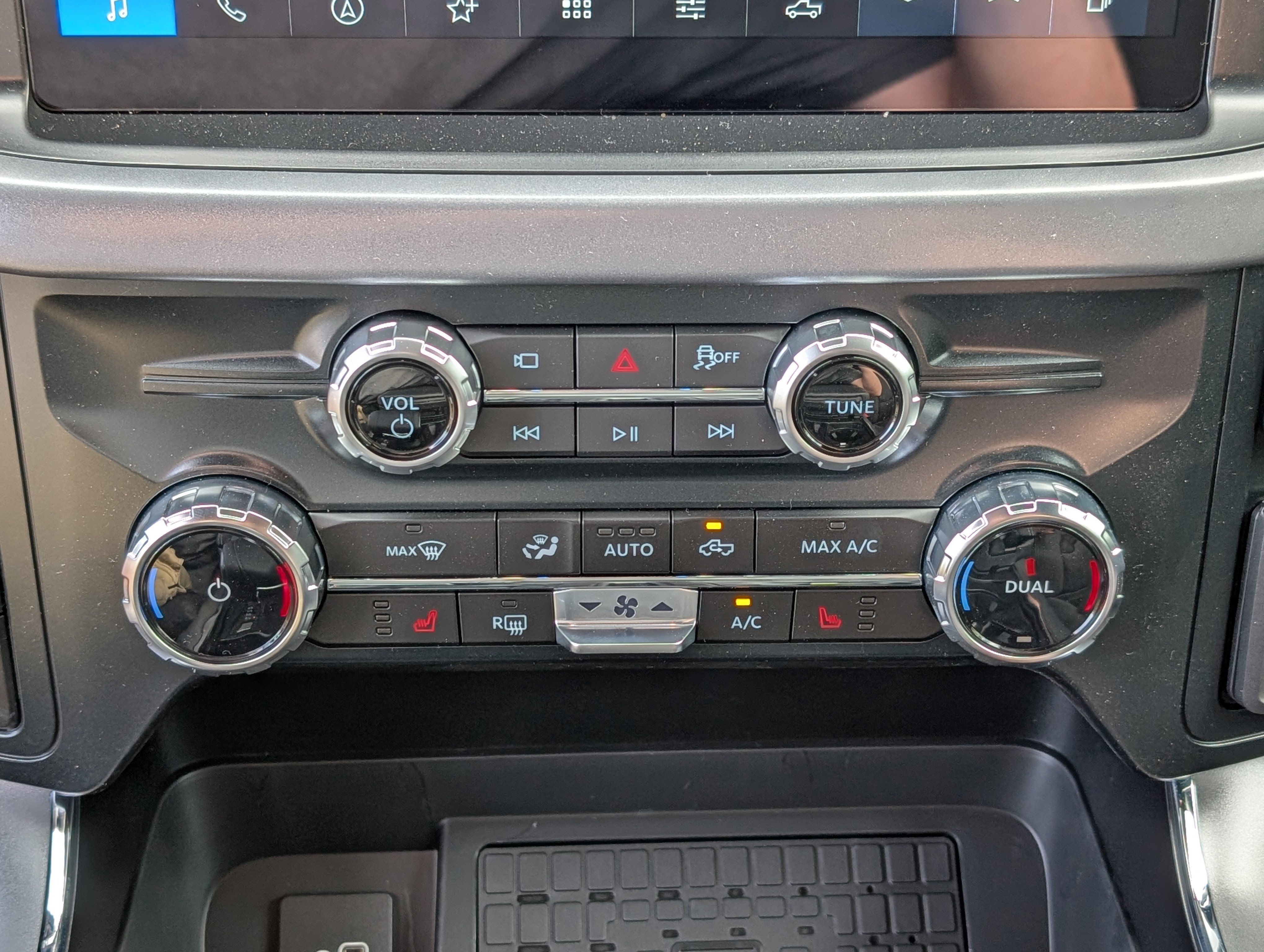 New 2025 Ford F150 XLT w/ Equipment Group 302A MID image 28