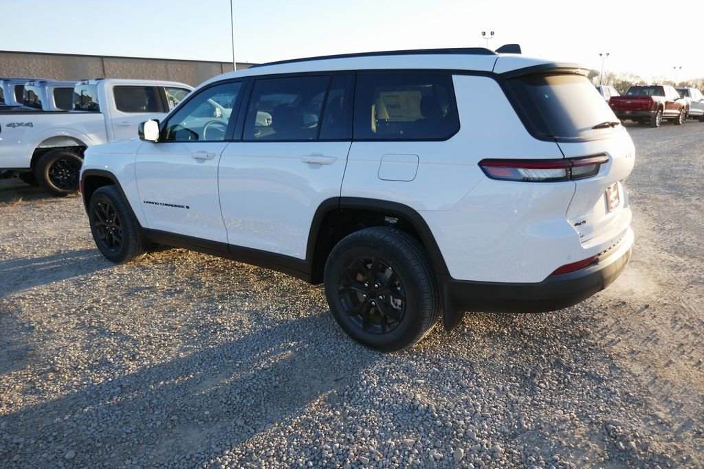 New 2025 Jeep Grand Cherokee L Altitude image 6