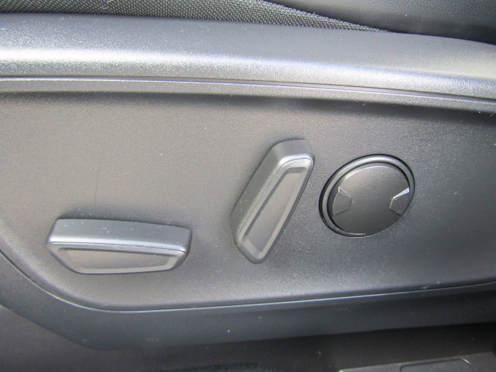 Used 2025 Ford Escape SE image 15