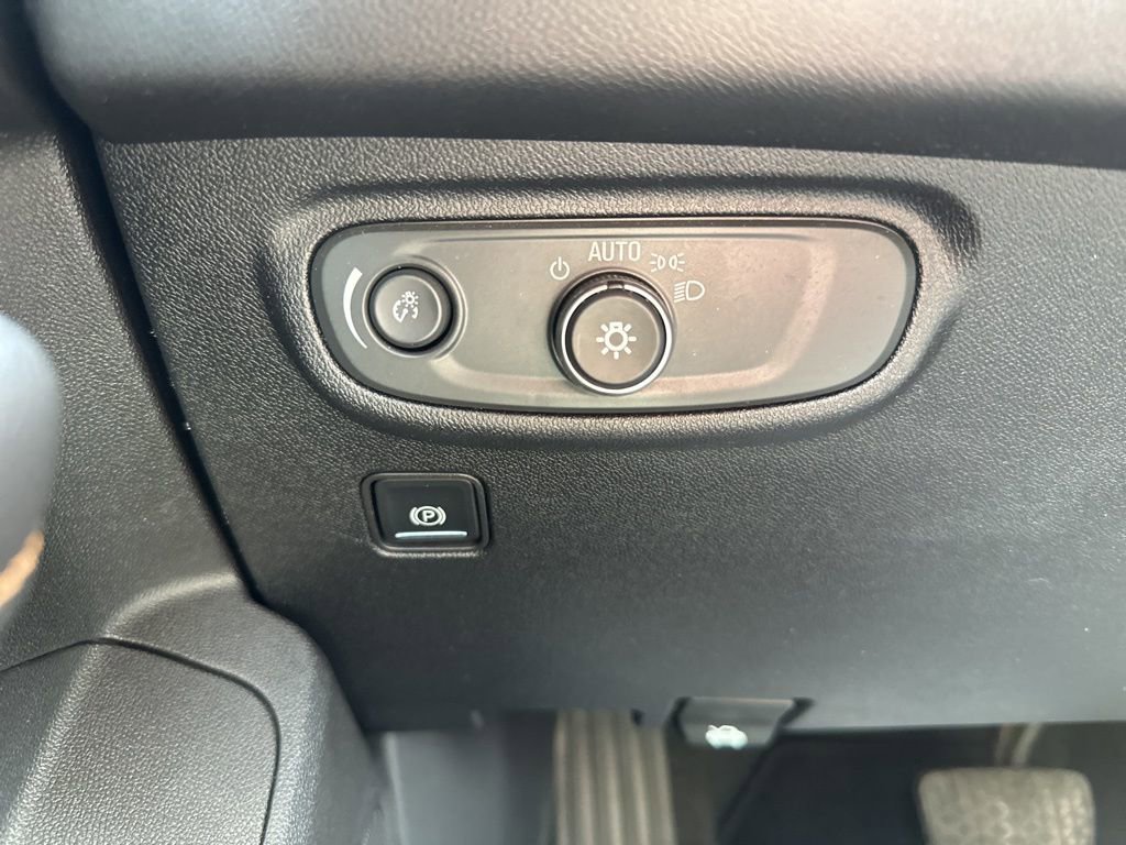 Used 2018 GMC Terrain SLE image 18