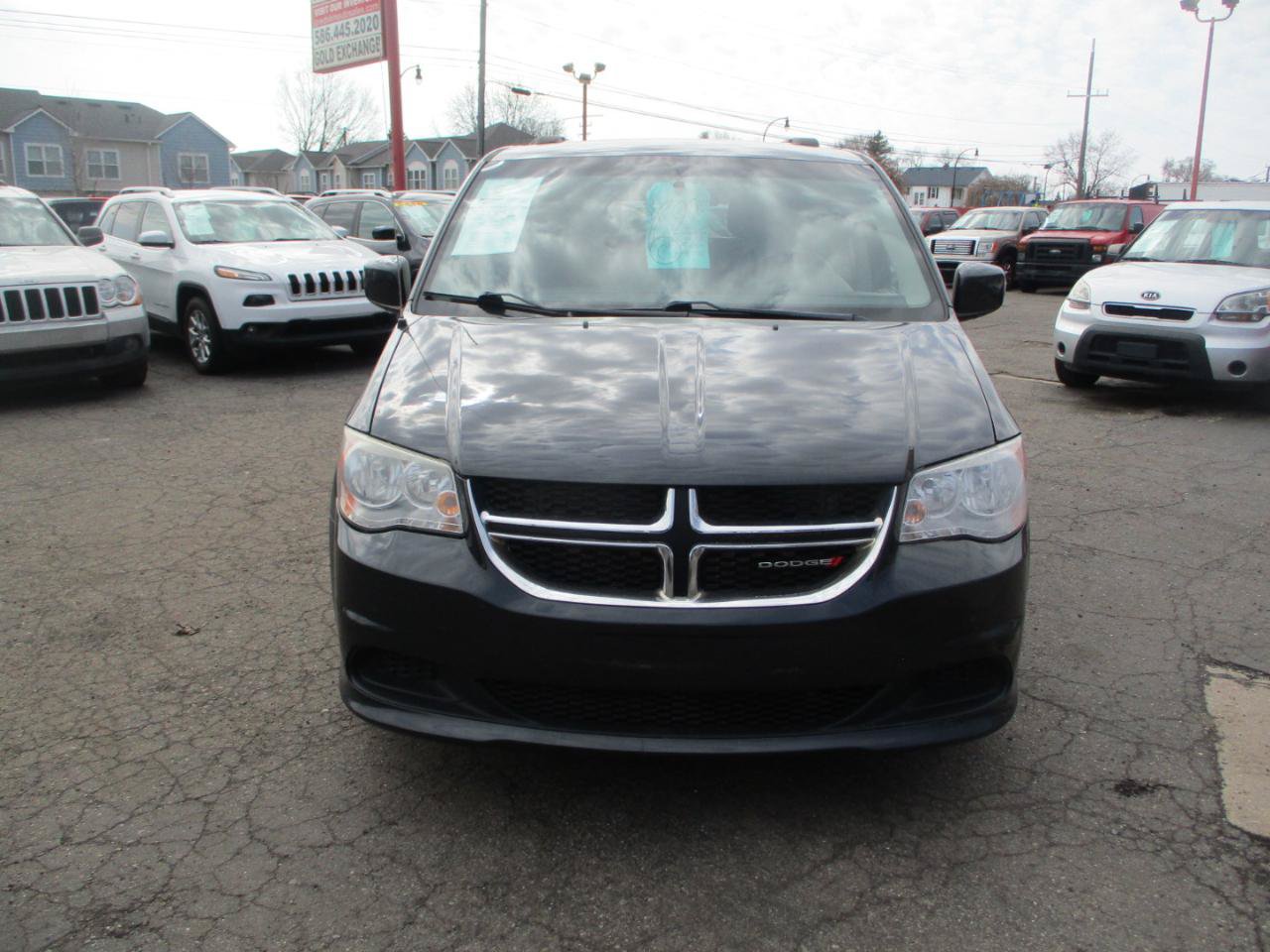 Used 2017 Dodge Grand Caravan SXT FWD image 3