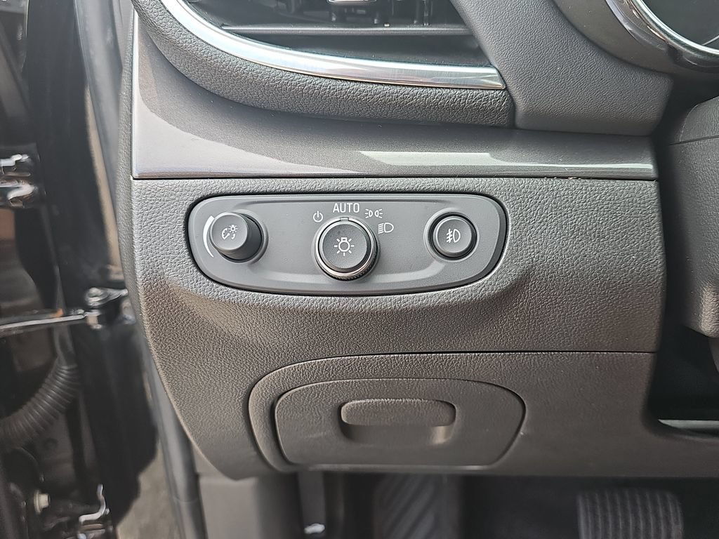 Used 2019 Buick Encore Sport Touring FWD image 31