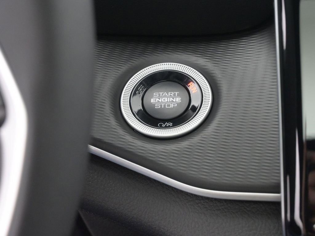 New 2025 Jeep Grand Cherokee Laredo X w/ Luxury Tech Group I image 7