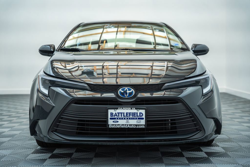 Certified 2025 Toyota Corolla LE image 2