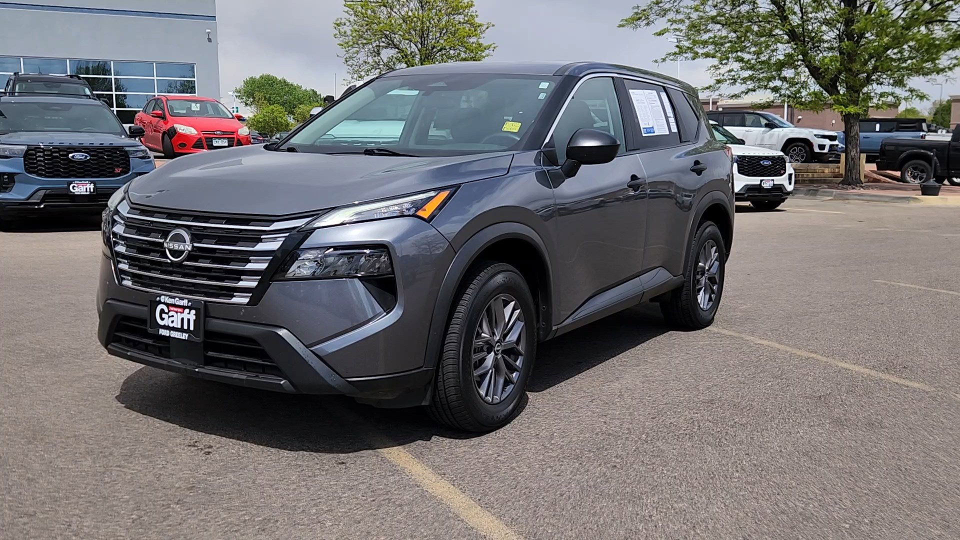 Used 2024 Nissan Rogue S AWD/4WD image 2