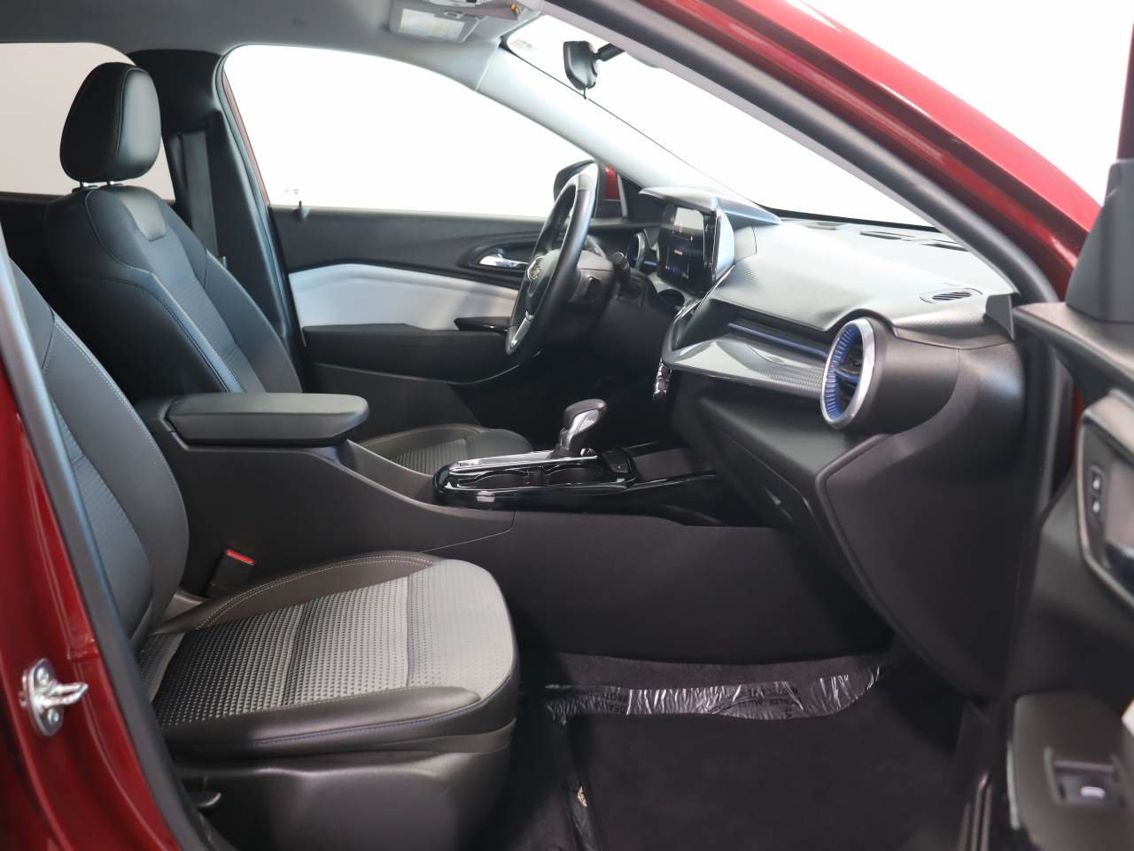Certified 2024 Chevrolet Trax LT w/ Driver Confidence Package FWD image 18