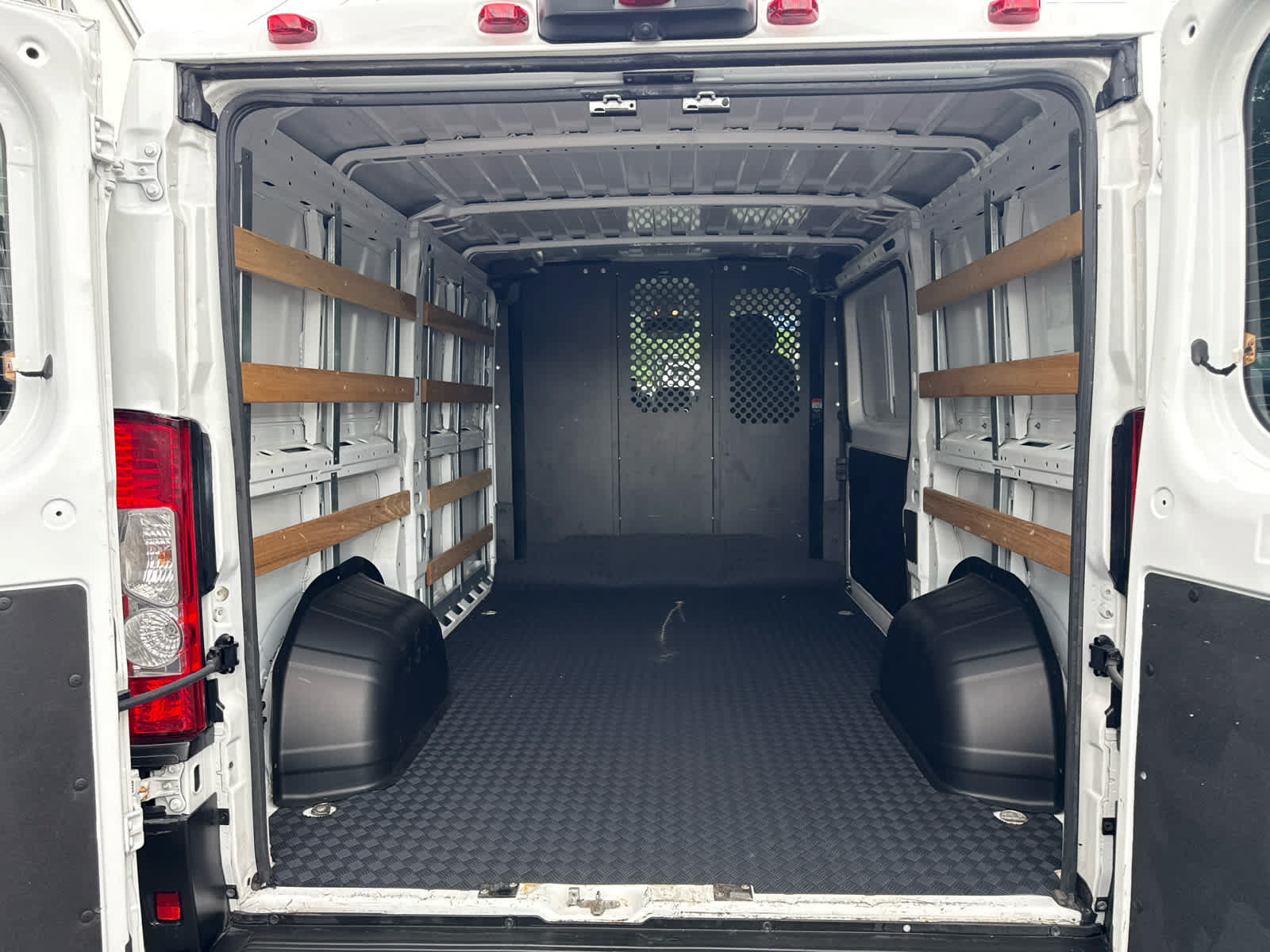 Used 2025 RAM ProMaster 2500 w/ U-Haul Equipment Group FWD image 14