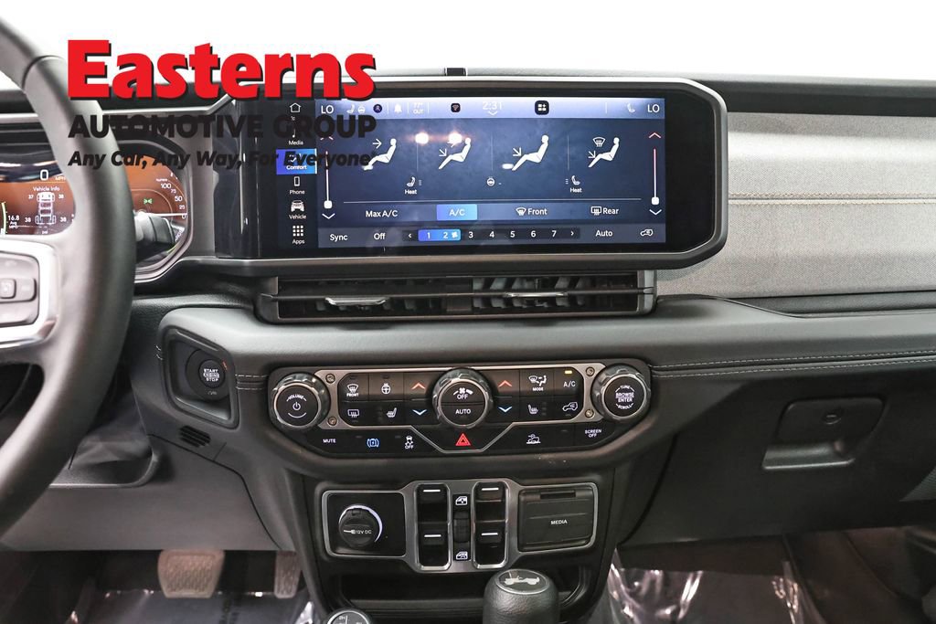 Used 2025 Jeep Wrangler Unlimited Sahara AWD/4WD image 12