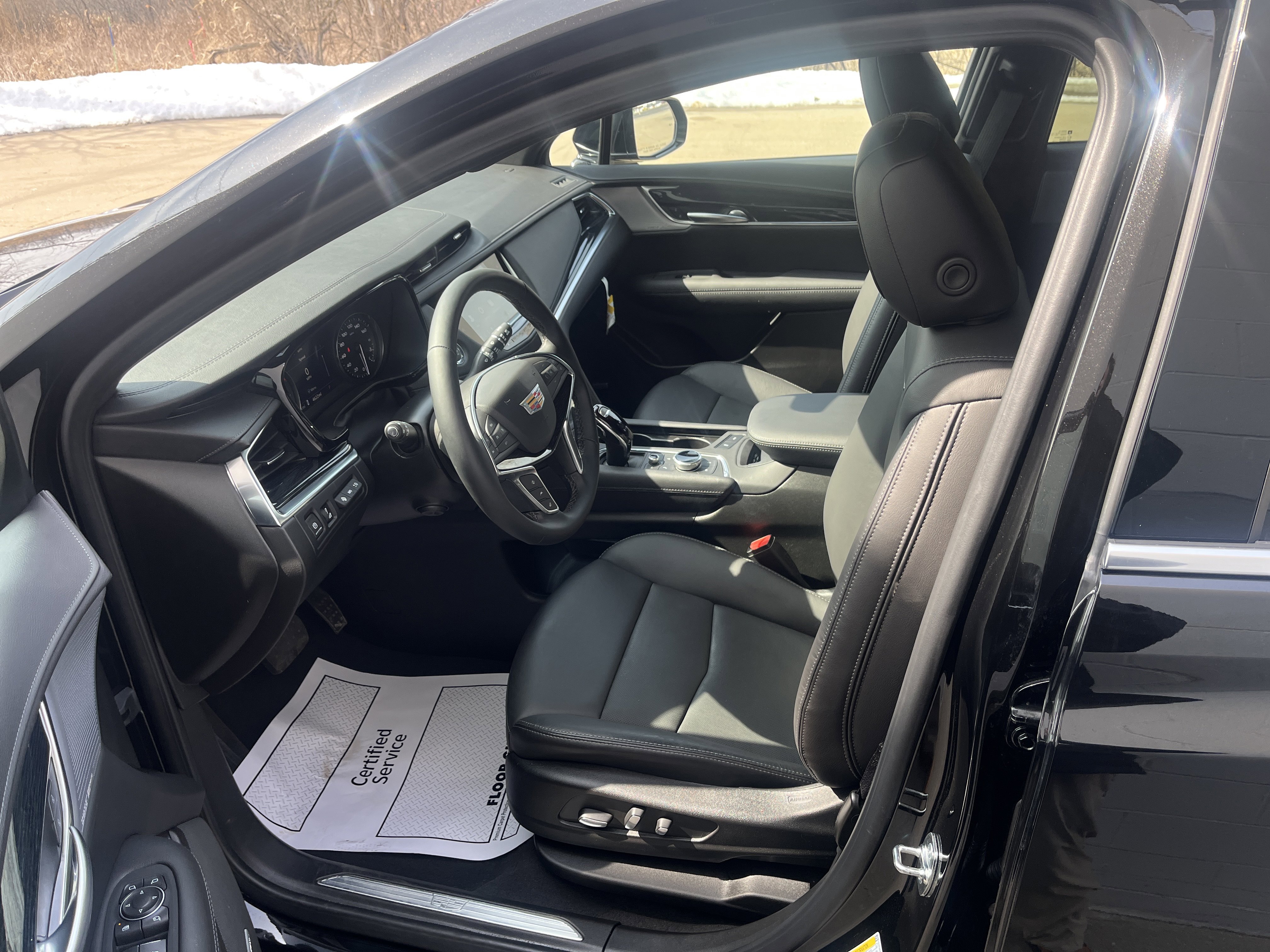 Used 2025 Cadillac XT5 Premium Luxury w/ Technology Package image 9