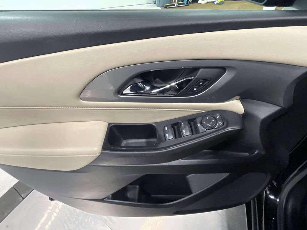 Used 2023 Chevrolet Traverse LS w/ Midnight/Sport Edition image 23