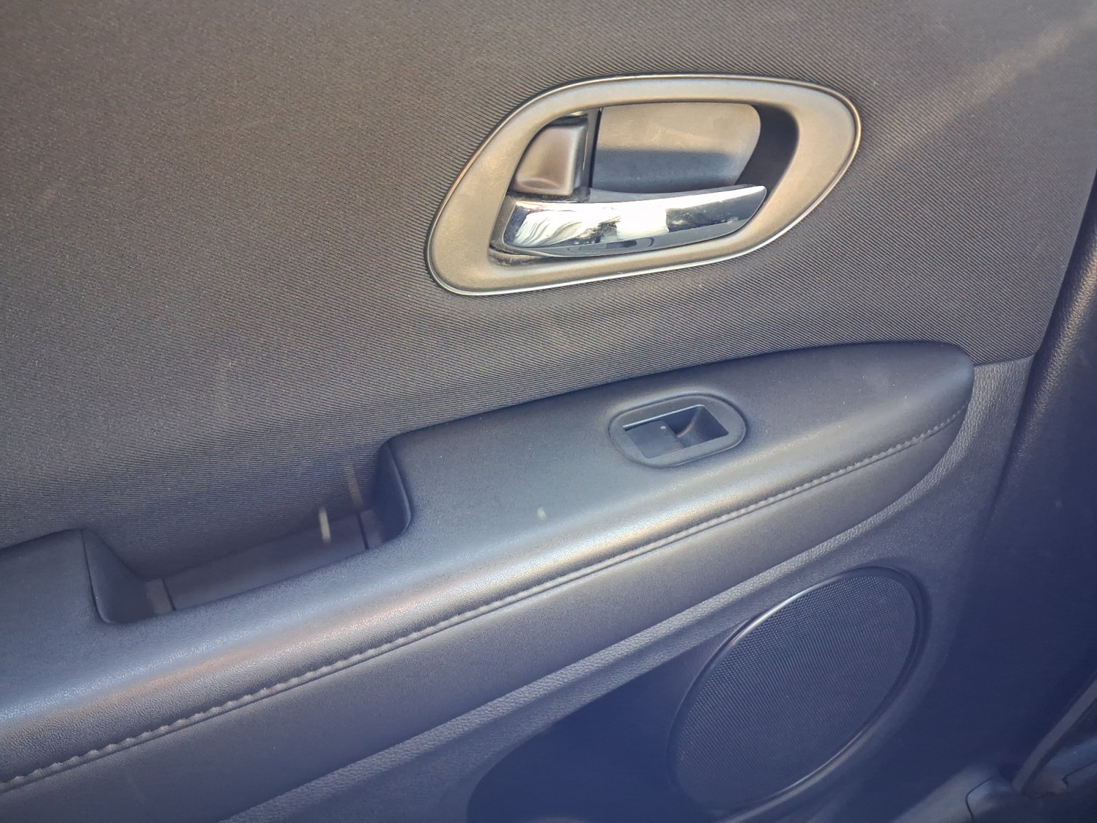 Used 2017 Honda HR-V LX image 19