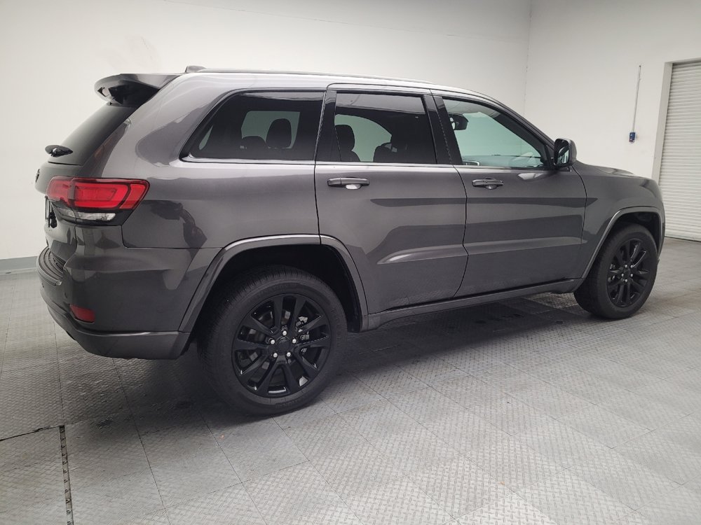 Used 2018 Jeep Grand Cherokee Altitude AWD/4WD image 10