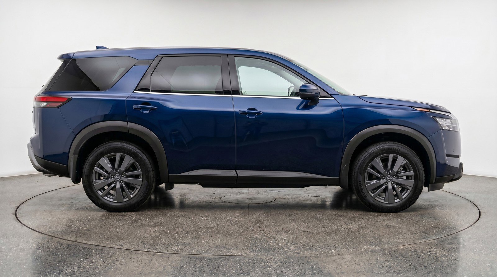 Used 2025 Nissan Pathfinder SV AWD/4WD image 11