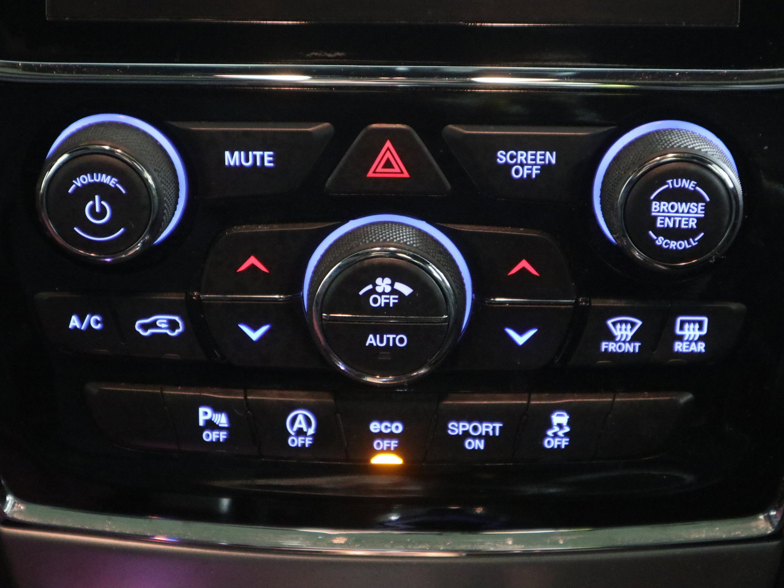 Used 2020 Jeep Grand Cherokee Limited w/ Luxury Group II image 26