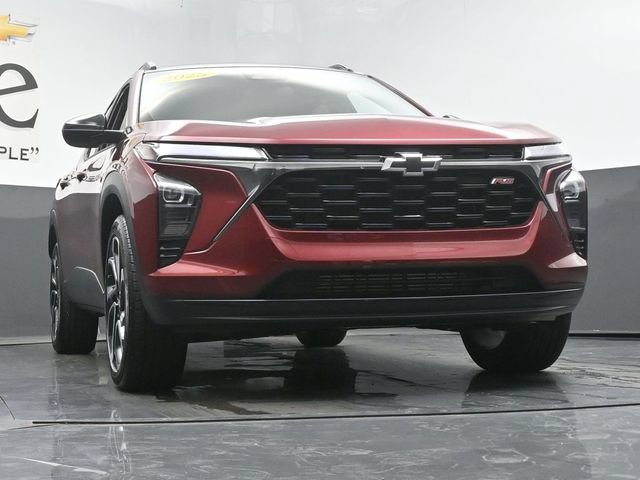 Used 2025 Chevrolet Trax RS FWD image 3