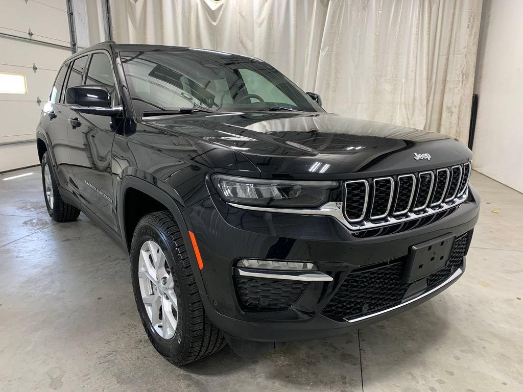 Used 2023 Jeep Grand Cherokee Limited w/ Luxury Tech Group II AWD/4WD image 2