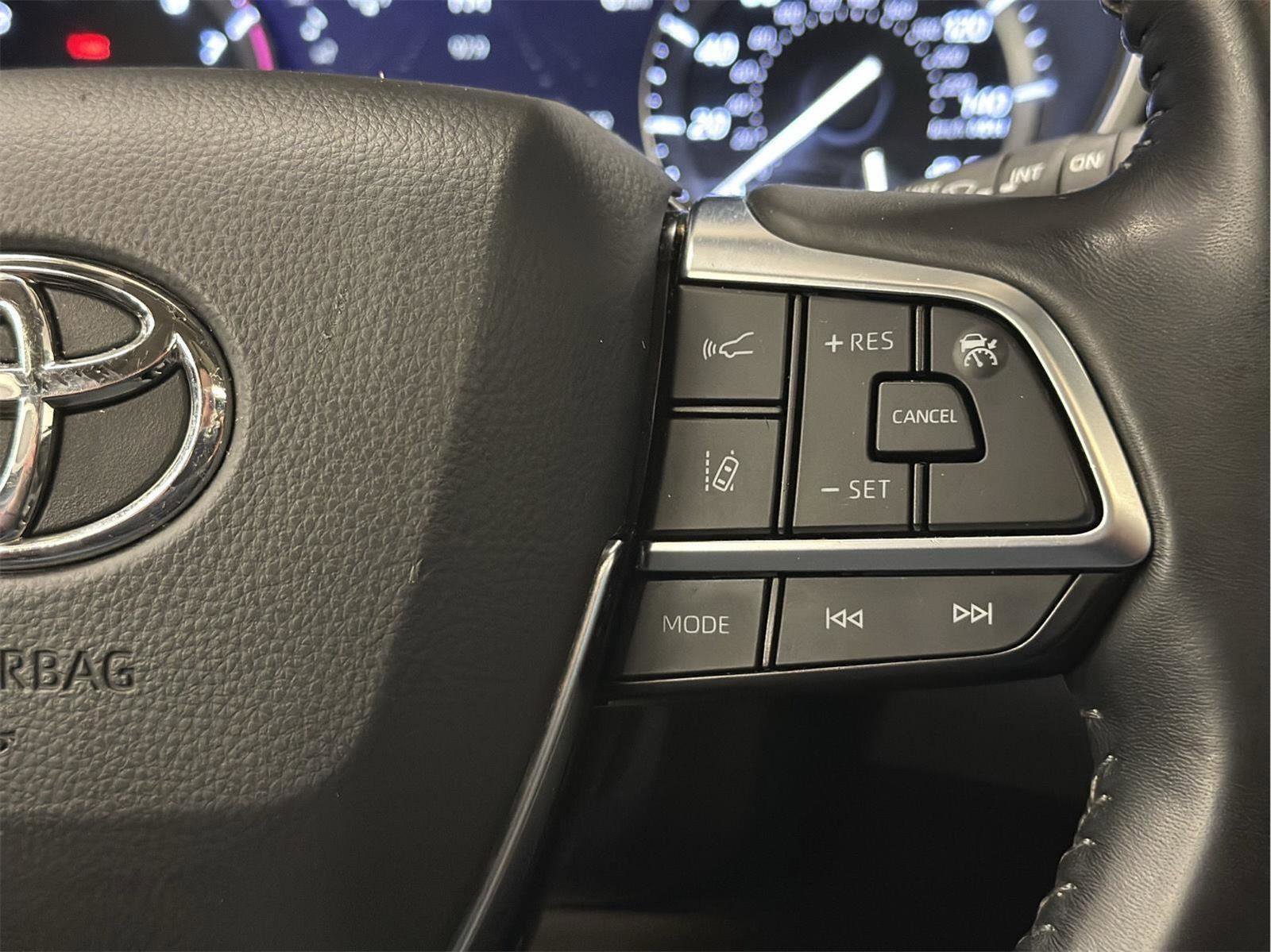 Used 2021 Toyota Highlander XLE image 18