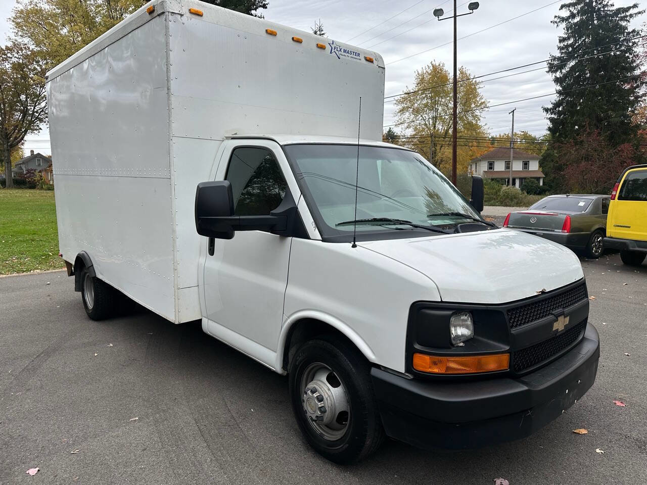 Used 2017 Chevrolet Express 3500 RWD image 9