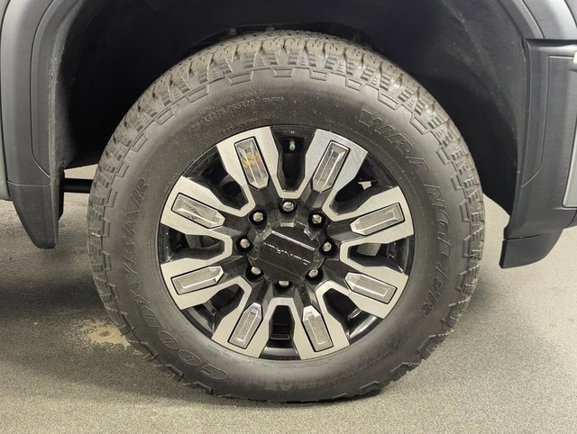 Used 2025 GMC Sierra 2500 Denali image 13