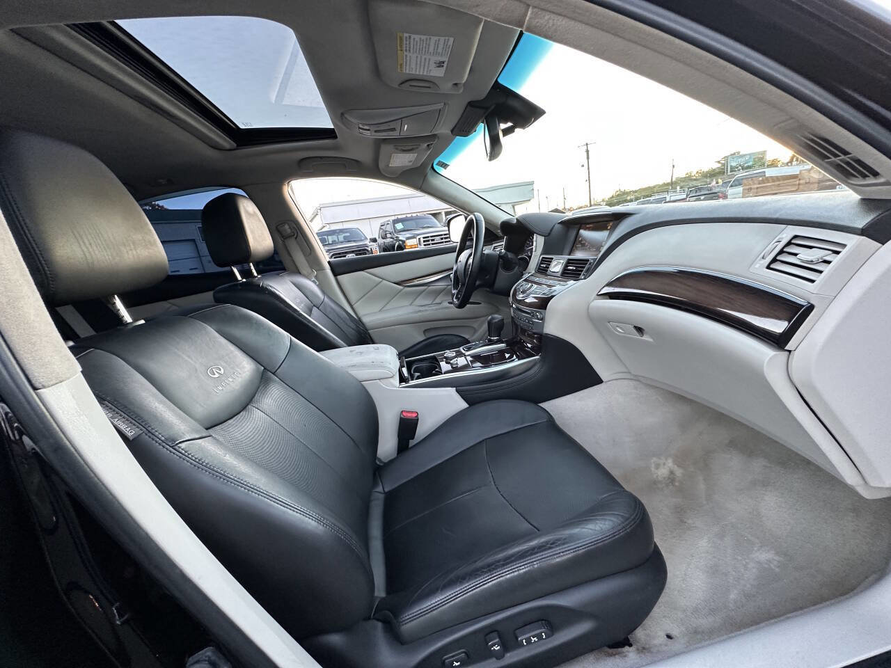 Used 2011 INFINITI M37 x w/ Deluxe Touring Pkg image 11