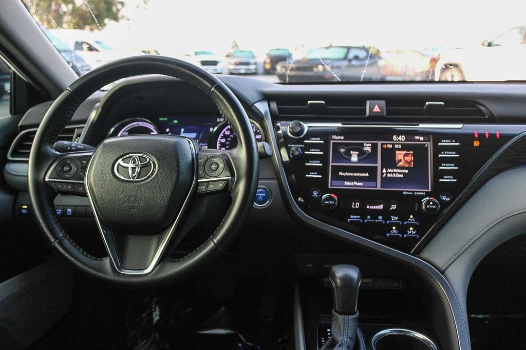 Used 2020 Toyota Camry XLE w/ Preferred Accessory Package FWD image 14
