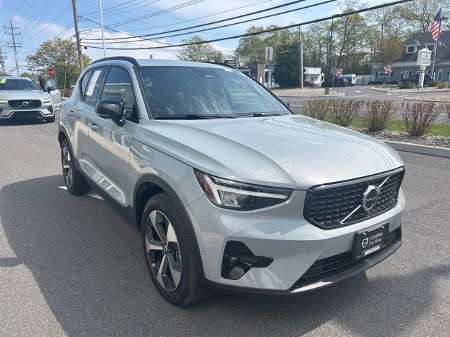 Certified 2025 Volvo XC40 B5 Plus AWD/4WD image 6