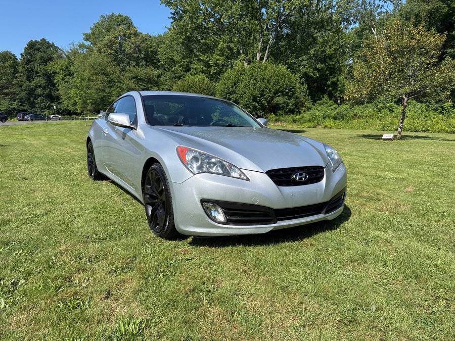 Used 2010 Hyundai Genesis 3.8 RWD image 3