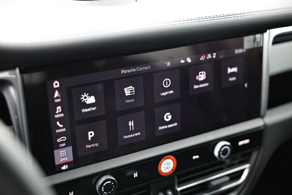 Certified 2026 Porsche Macan AWD/4WD image 36