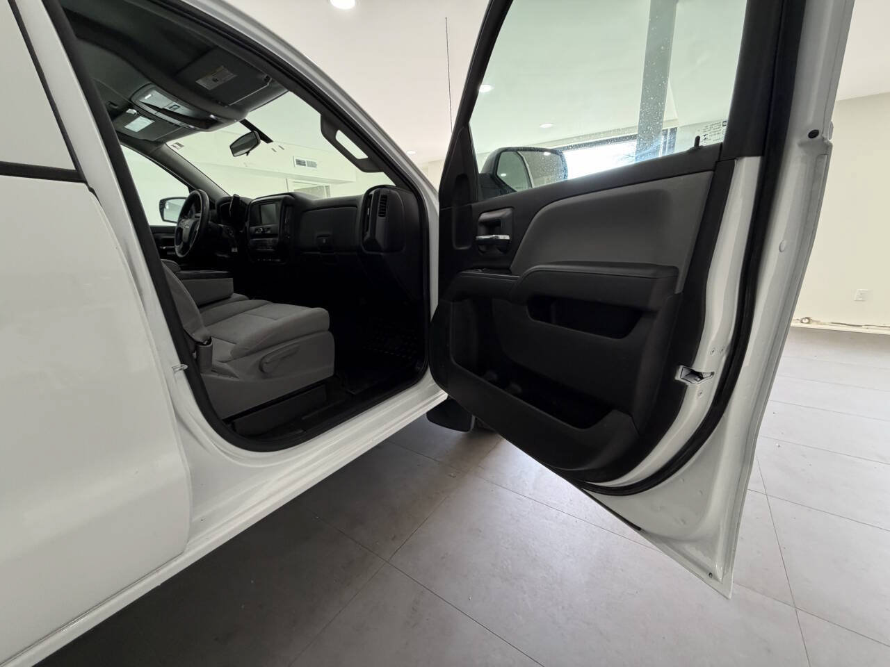 Used 2016 Chevrolet Silverado 1500 Custom w/ Custom Convenience Package AWD/4WD image 16