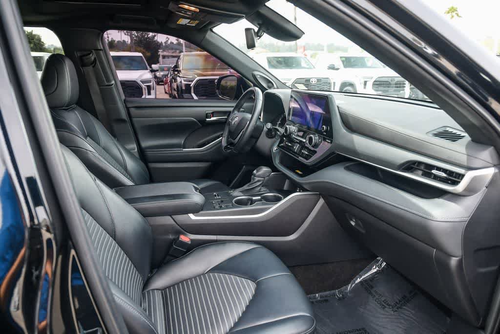 Used 2023 Toyota Highlander XSE image 15