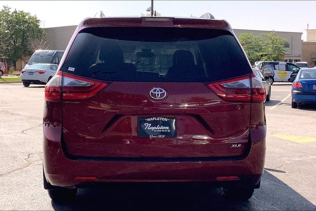 Used 2020 Toyota Sienna XLE FWD image 3